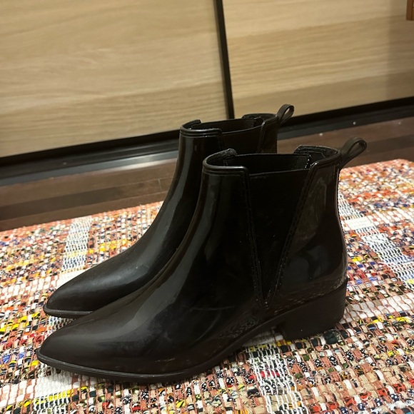 UNIQUE! Jefferey Campbell Black Pointed Toe Chelsea Rain Boots Size US8 - Picture 3 of 5